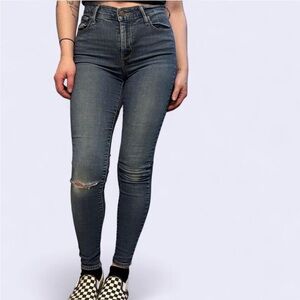 Levi’s 720 High-Rise Super Skinny Jeans - Dark Wash 26 (2)